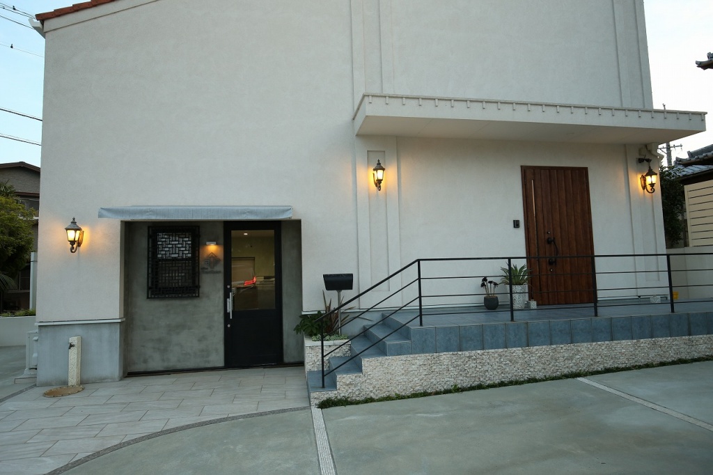 三重県津市 車庫を改装した店舗併用住宅 三重県の店舗設計 店舗改装 アポア