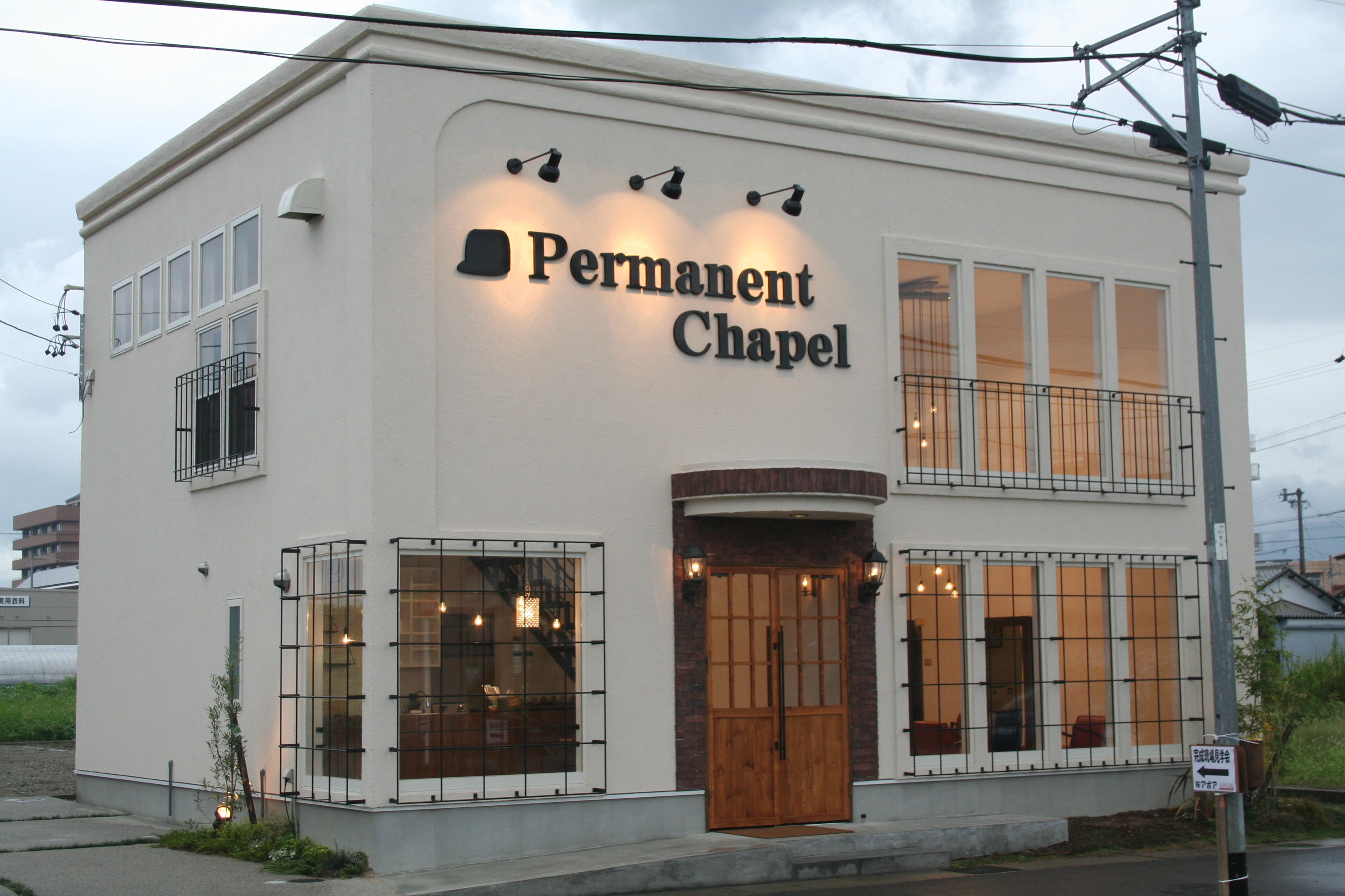 少しアンティークでアイアン チークの美容室 津市 美容室シャペ 三重県の店舗設計 店舗改装 アポア