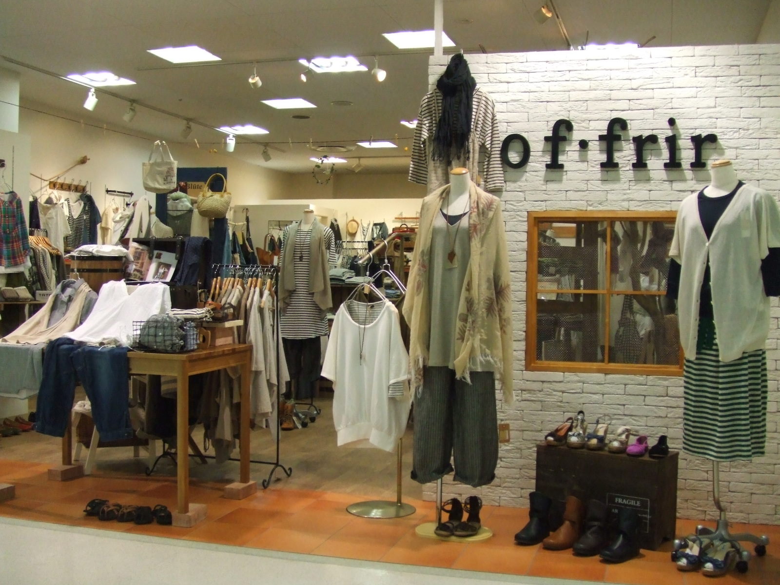 洋服屋さんOf・frir 松阪│三重県の店舗設計・店舗改装｜アポア