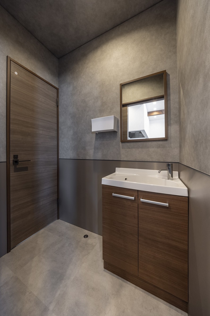 コンクリート調と木を組み合わせた手洗い